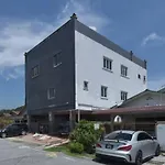 Oyo 90889 Narasindo Cottage