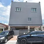 Oyo 90889 Narasindo Cottage