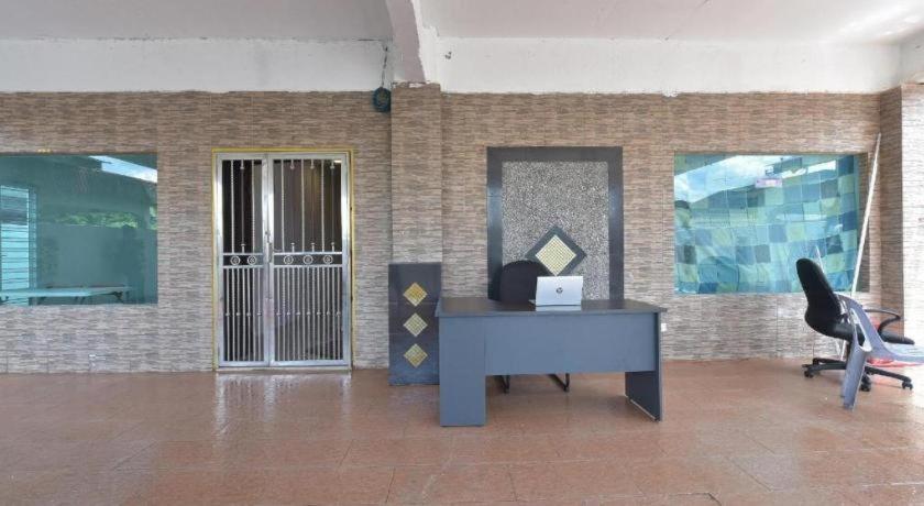 Hotel Oyo 90889 Narasindo